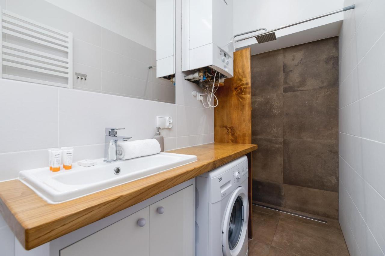 Old Town Apartments Basztowa By Renters 克拉科夫 外观 照片